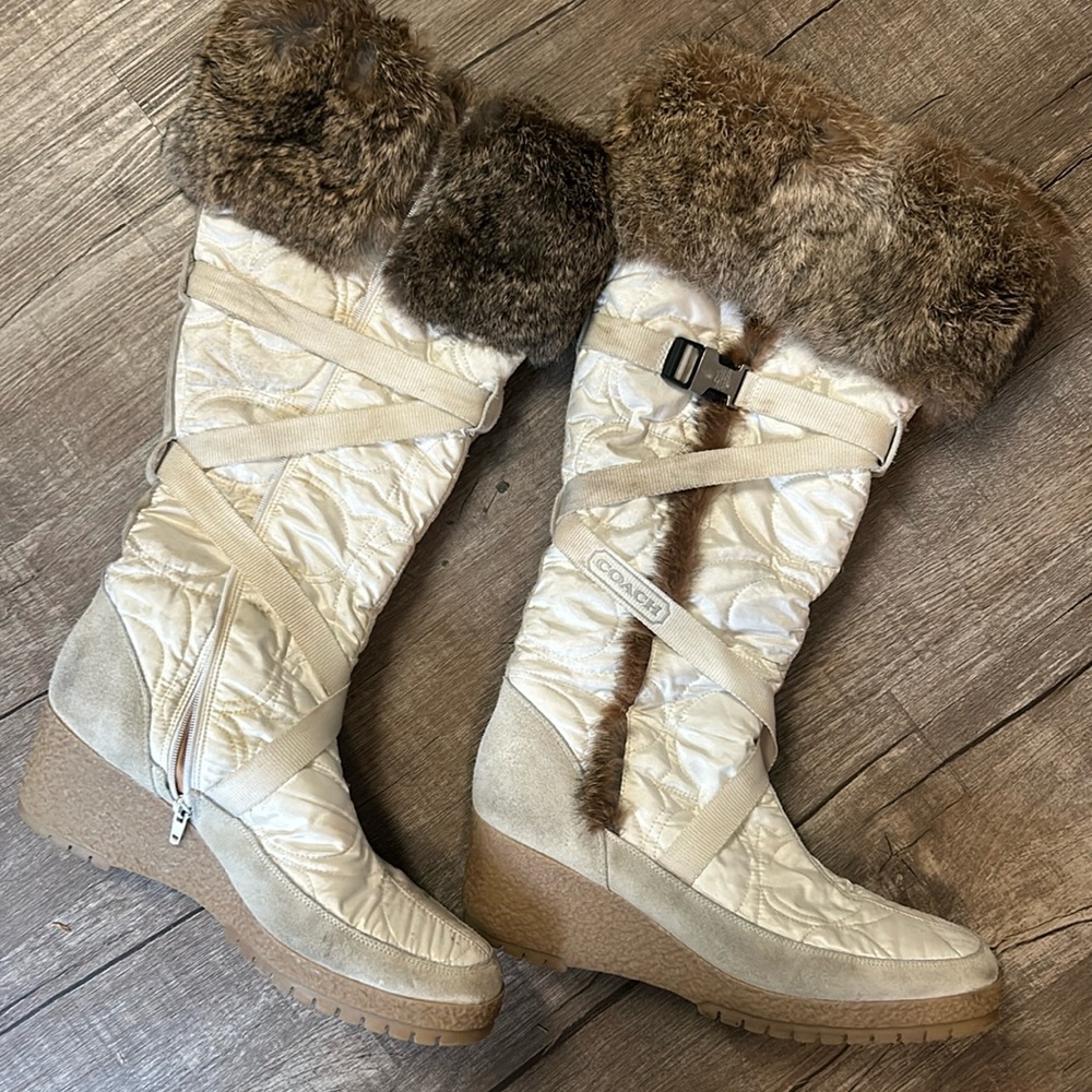 Vintage Coach Women's White and Tan Boots, Fur on